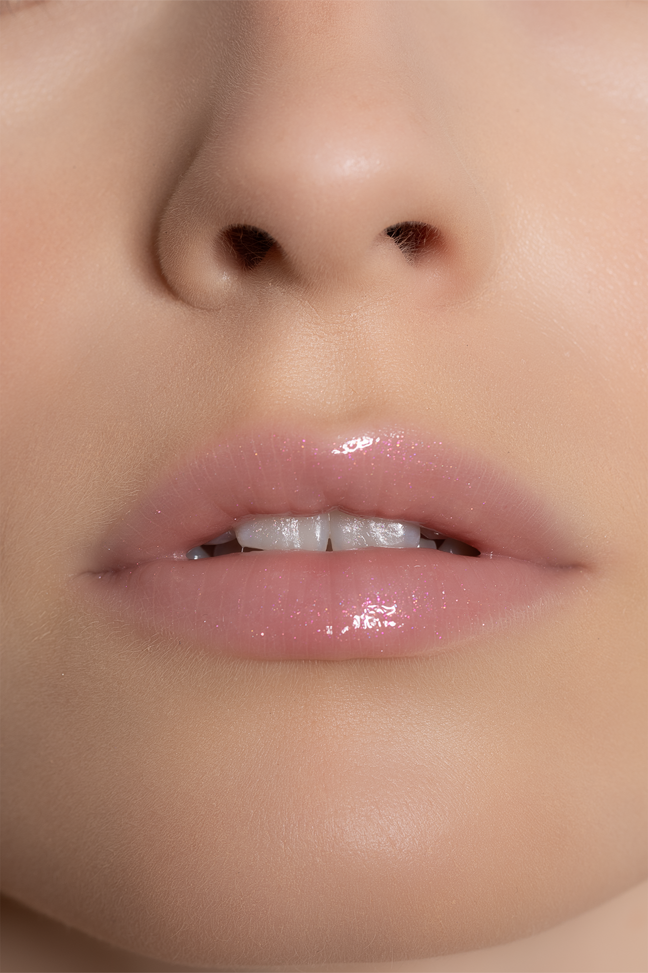 Andreia Professional Make Up - Yummy Kiss Lip Oil Illuminator SPF 30 - Shade 06 HOLO GLOW - Image 4