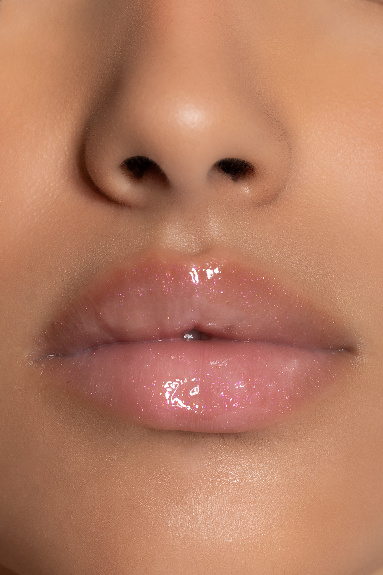 Andreia Professional Make Up - Yummy Kiss Lip Oil Illuminator SPF 30 - Shade 06 HOLO GLOW - Image 3